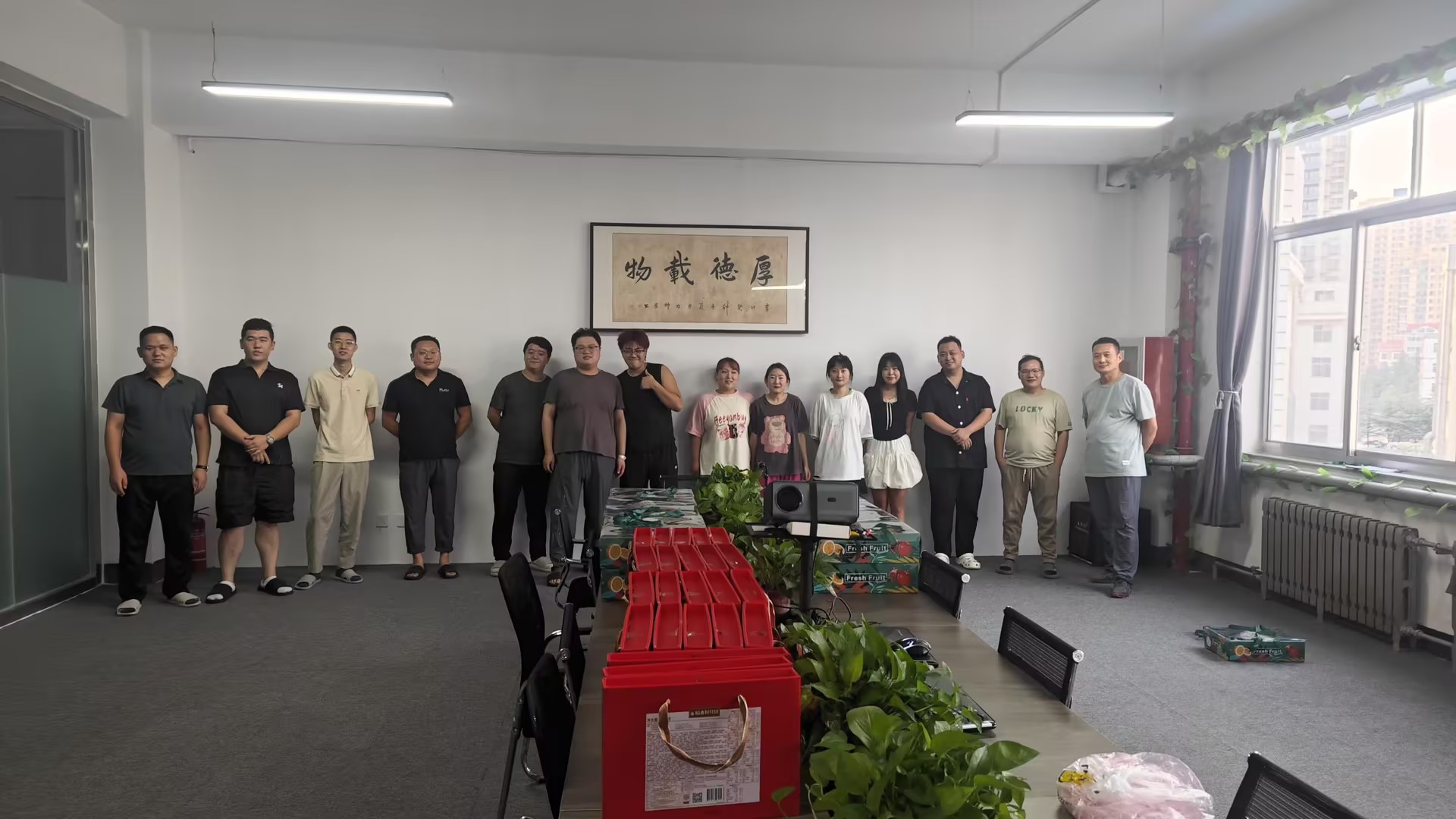 中秋合家欢佳节大献礼威海权铭星中秋礼品领取现场